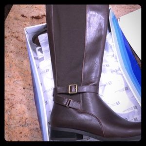 Brown tall boots with zipper